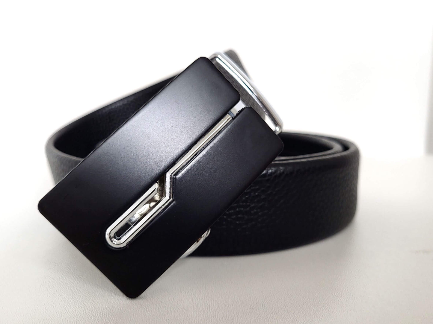 <tc>Bouclez votre ceinture ! Ceinture homme en cuir avec boucle à verrouillage automatique</tc>